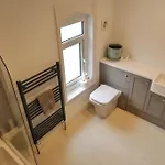 Castle Manor, 4 Bed Seaside Retreat شقة