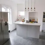 Castle Manor, 4 Bed Seaside Retreat سكرابورو
