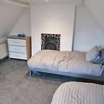 Castle Manor, 4 Bed Seaside Retreat سكرابورو