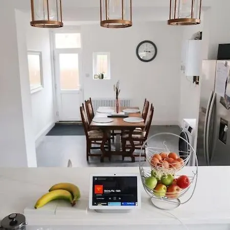 Castle Manor, 4 Bed Seaside Retreat * Scarborough