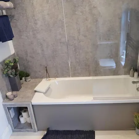 Castle Manor, 4 Bed Seaside Retreat *