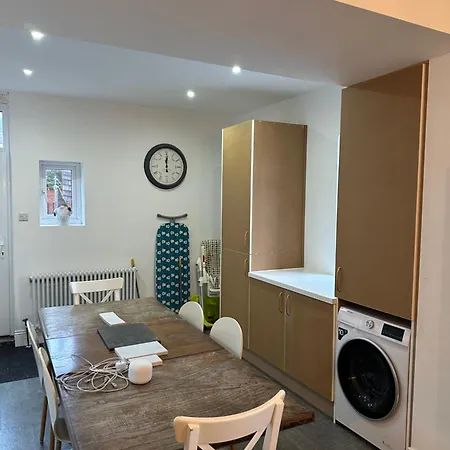 Castle Manor, 4 Bed Seaside Retreat شقة سكرابورو