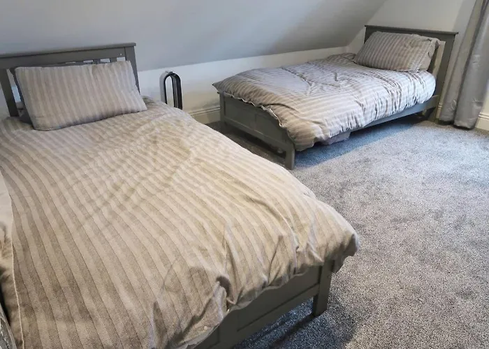 Castle Manor, 4 Bed Seaside Retreat *