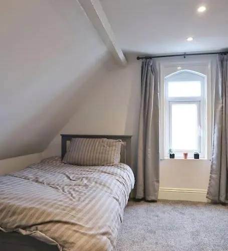 Castle Manor, 4 Bed Seaside Retreat