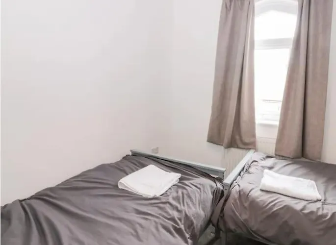 Castle Manor, 4 Bed Seaside Retreat * Scarborough