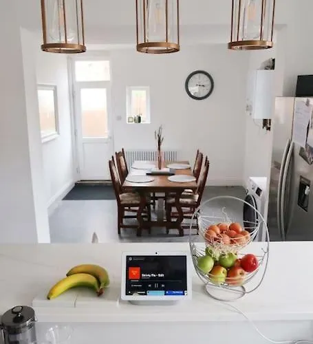 Castle Manor, 4 Bed Seaside Retreat * Scarborough