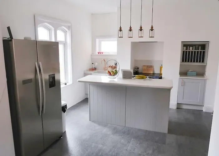 Castle Manor, 4 Bed Seaside Retreat Scarborough