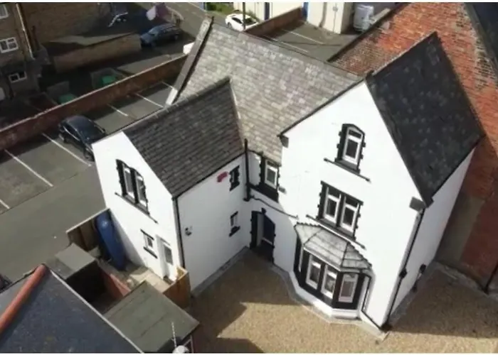 Castle Manor, 4 Bed Seaside Retreat *