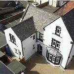 Castle Manor, 4 Bed Seaside Retreat *