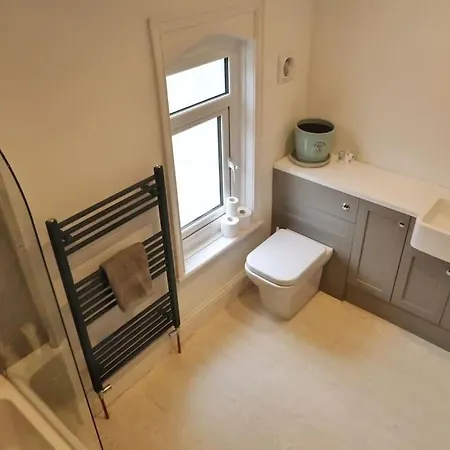 Castle Manor, 4 Bed Seaside Retreat Apartment