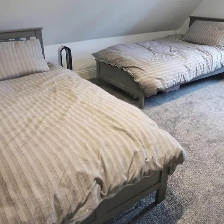 Castle Manor, 4 Bed Seaside Retreat *