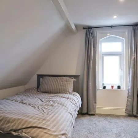 Castle Manor, 4 Bed Seaside Retreat