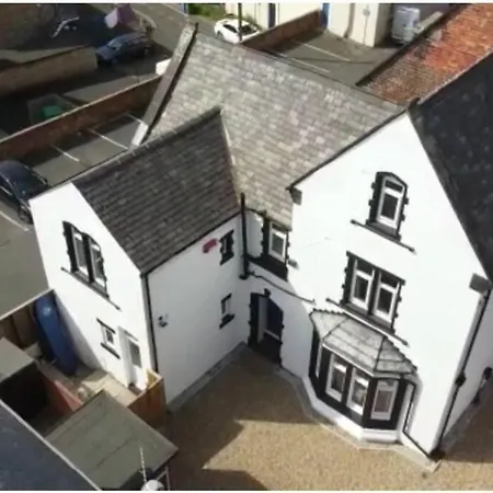 Castle Manor, 4 Bed Seaside Retreat *