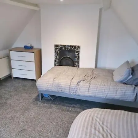 Castle Manor, 4 Bed Seaside Retreat Σκάρμπορο